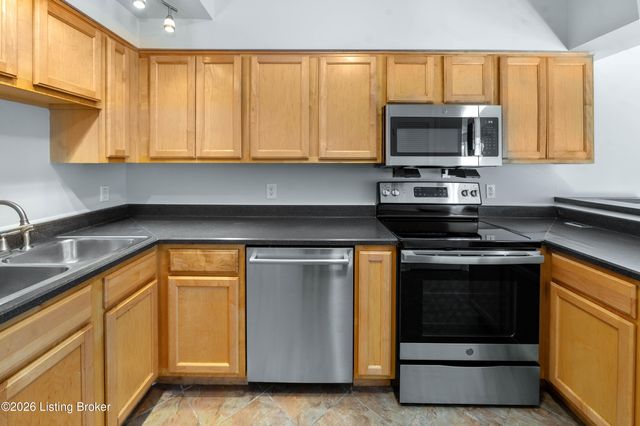 2745 Grinstead Dr APT 109, Louisville, KY 40206