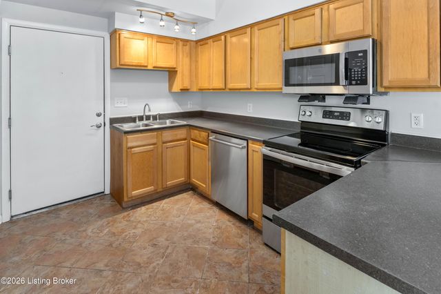2745 Grinstead Dr APT 109, Louisville, KY 40206