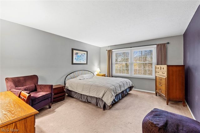 1660 Chapman Way, Broadview Heights, OH 44147