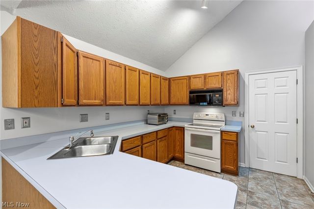 1660 Chapman Way, Broadview Heights, OH 44147