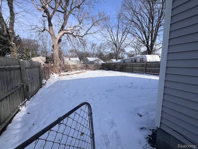 33 E Yale Avenue, Pontiac, MI 48340