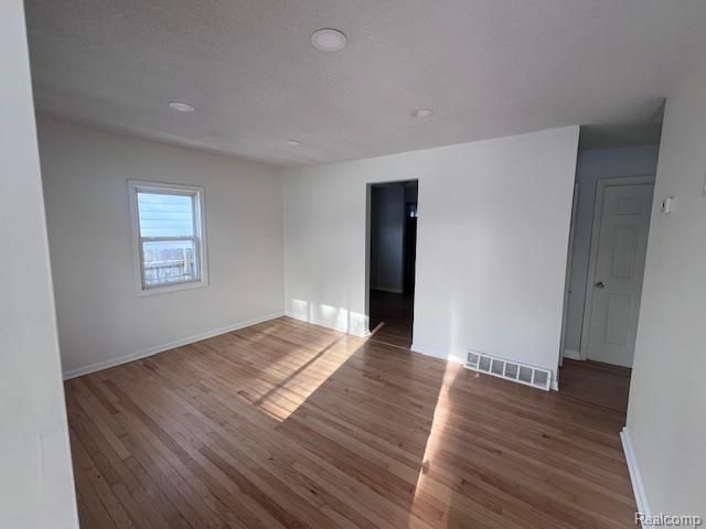 33 E Yale Avenue, Pontiac, MI 48340