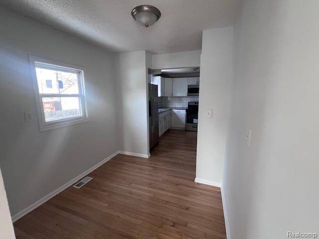 33 E Yale Avenue, Pontiac, MI 48340