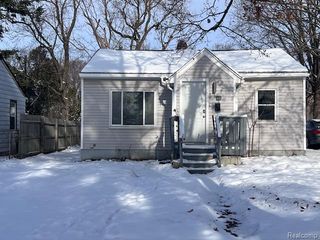 33 E Yale Avenue, Pontiac, MI 48340