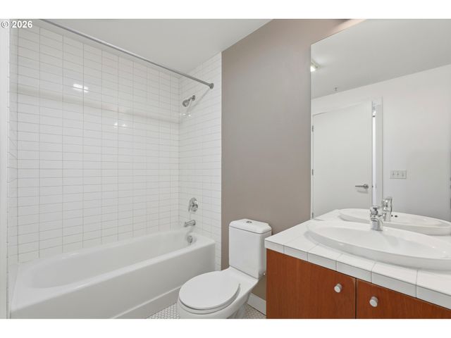 1926 W BURNSIDE St 1406, Portland, OR 97209