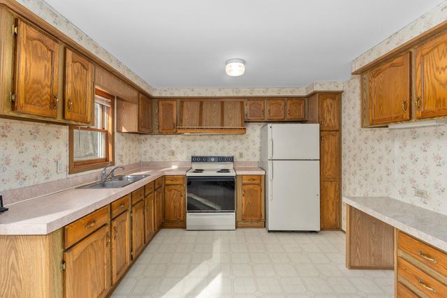 35081 Sweet Lake Drive, Gobles, MI 49055