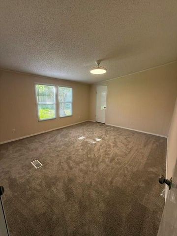 806 N Jerry Street, Raymore, MO 64083