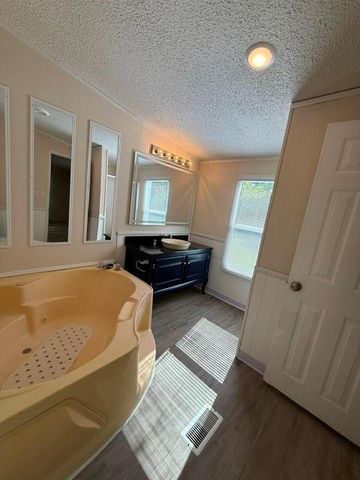 806 N Jerry Street, Raymore, MO 64083