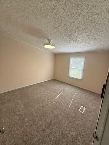 806 N Jerry Street, Raymore, MO 64083