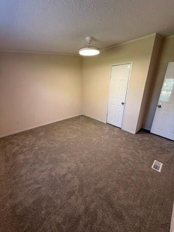 806 N Jerry Street, Raymore, MO 64083