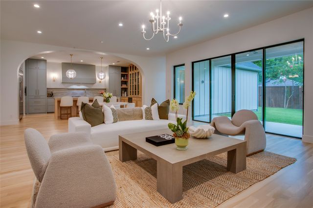 6943 Coronado Avenue, Dallas, TX 75214