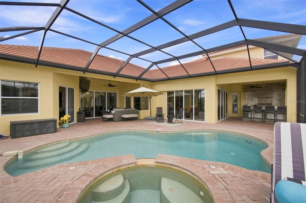 Image 2 of property listing at 10801 BARBADOS ISLE DRIVE, Tampa, FL 33647