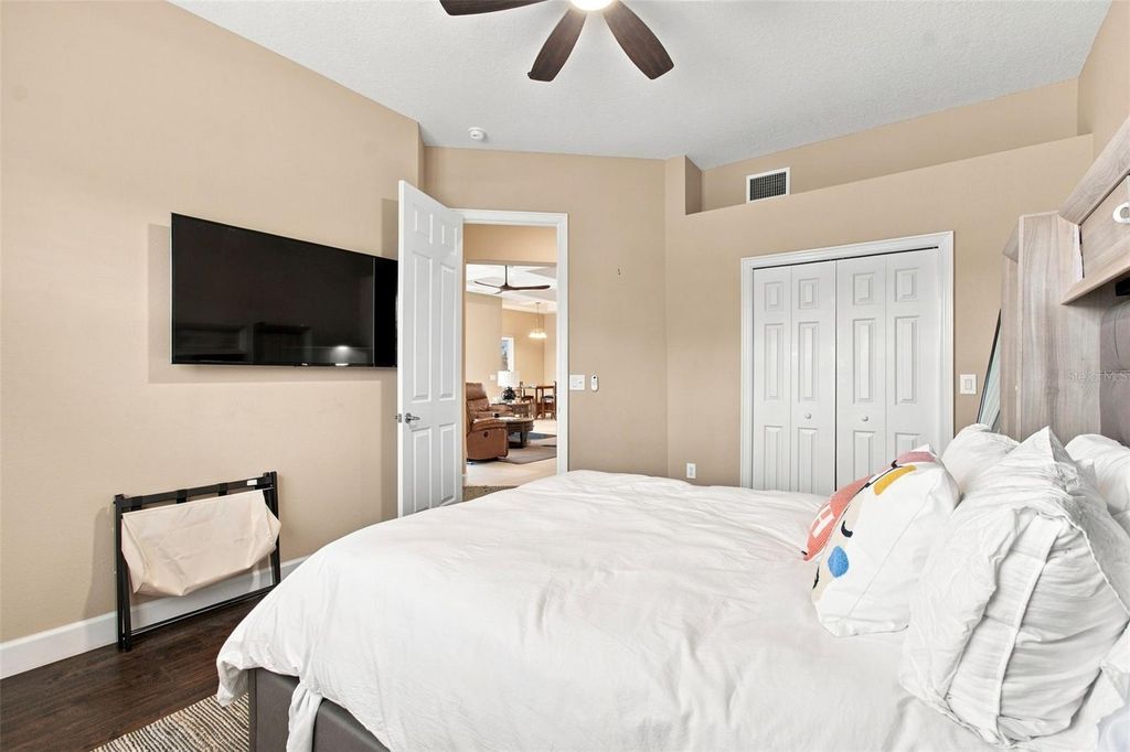 Image 75 of property listing at 10801 BARBADOS ISLE DRIVE, Tampa, FL 33647