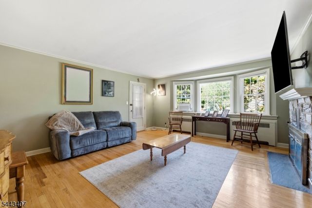 358 Galloping Hill Rd, Roselle Park Boro, NJ 07204