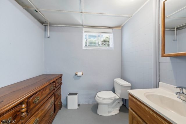 358 Galloping Hill Rd, Roselle Park Boro, NJ 07204