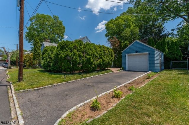 358 Galloping Hill Rd, Roselle Park Boro, NJ 07204