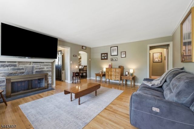358 Galloping Hill Rd, Roselle Park Boro, NJ 07204