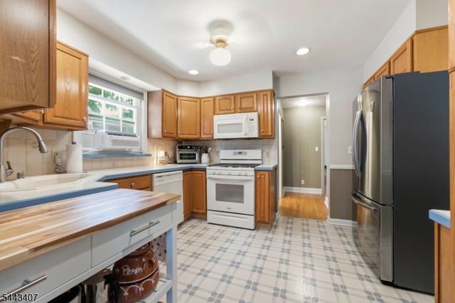 358 Galloping Hill Rd, Roselle Park Boro, NJ 07204