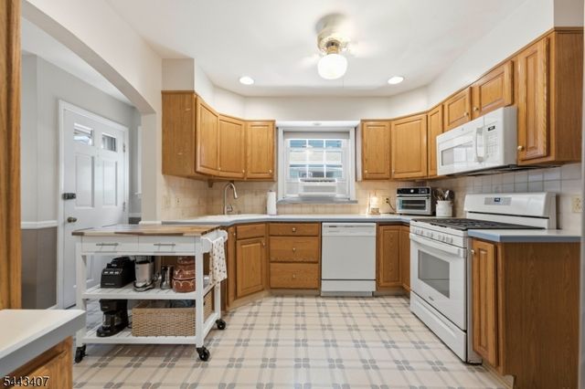 358 Galloping Hill Rd, Roselle Park Boro, NJ 07204