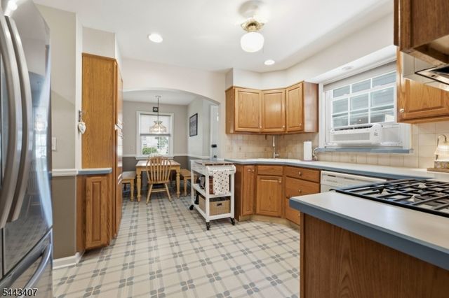 358 Galloping Hill Rd, Roselle Park Boro, NJ 07204