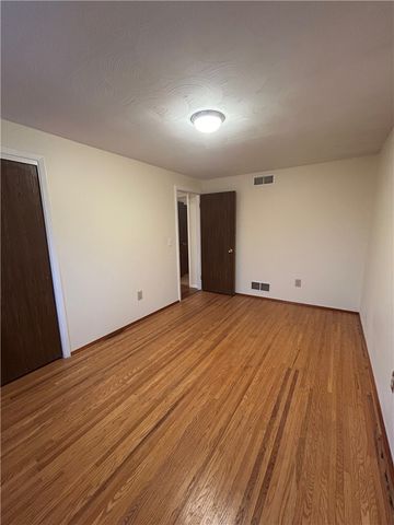 124 Granada Circle, Irondequoit, NY 14609