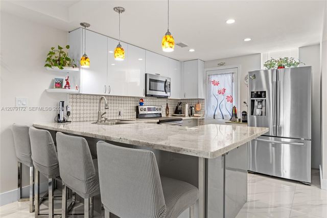2855 Leonard Drive H605, Aventura, FL 33160