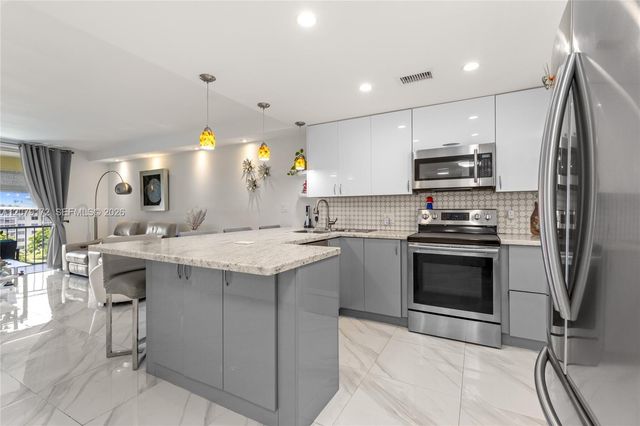 2855 Leonard Drive H605, Aventura, FL 33160