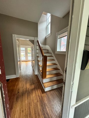 107 W 2nd Avenue, Columbus, OH 43201
