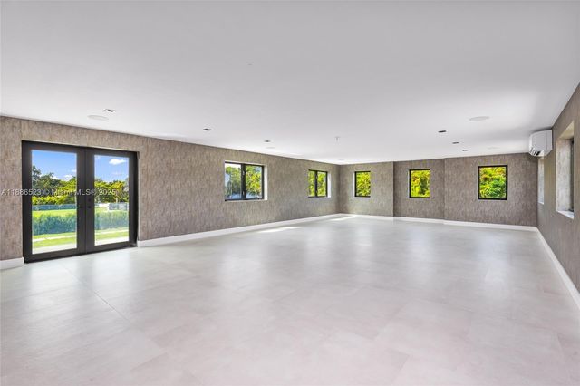 17301 SW 52nd Ct, Southwest Ranches, FL 33331