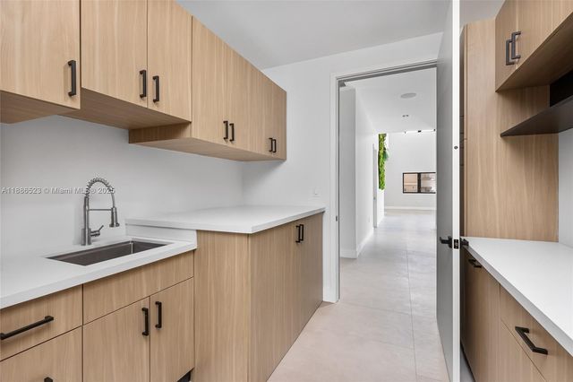 17301 SW 52nd Ct, Southwest Ranches, FL 33331