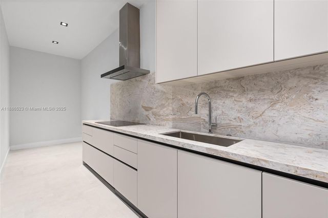 17301 SW 52nd Ct, Southwest Ranches, FL 33331