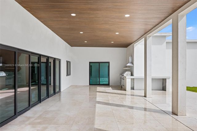 17301 SW 52nd Ct, Southwest Ranches, FL 33331