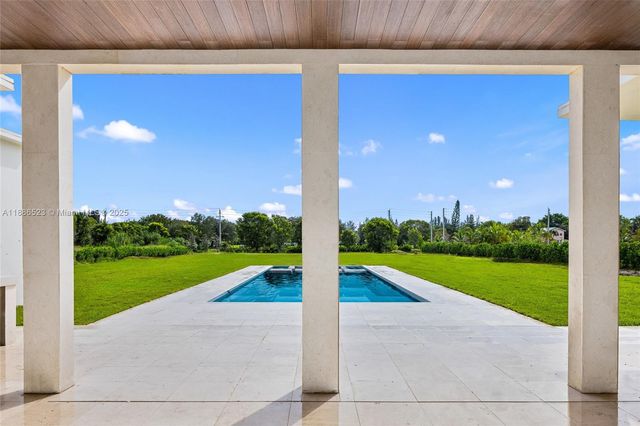 17301 SW 52nd Ct, Southwest Ranches, FL 33331