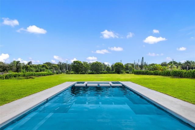 17301 SW 52nd Ct, Southwest Ranches, FL 33331