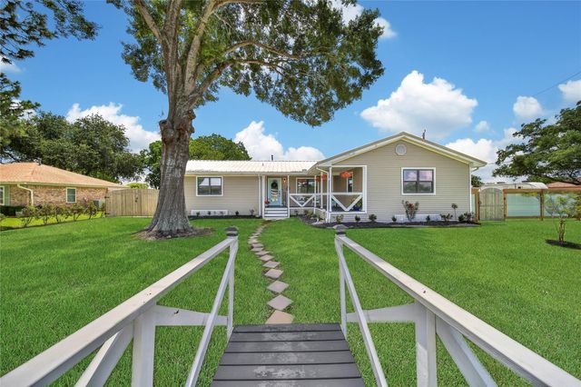 1800 Alvy Drive, La Porte, TX 77571