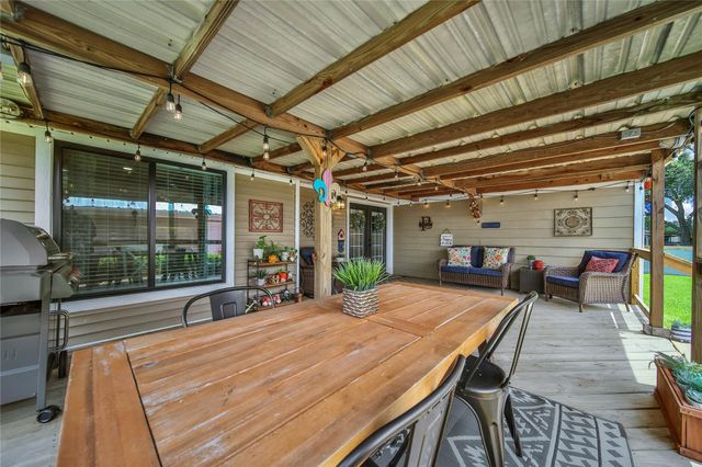 1800 Alvy Drive, La Porte, TX 77571