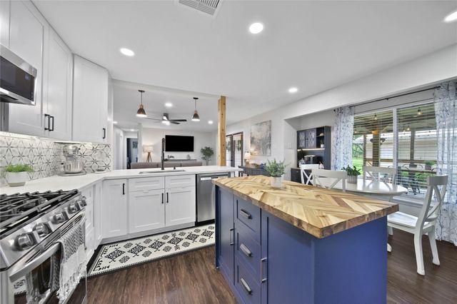 1800 Alvy Drive, La Porte, TX 77571