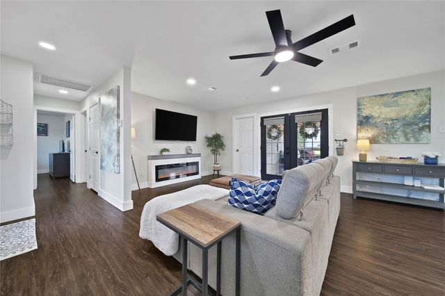 1800 Alvy Drive, La Porte, TX 77571