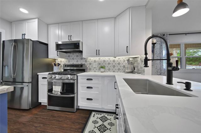 1800 Alvy Drive, La Porte, TX 77571
