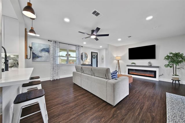 1800 Alvy Drive, La Porte, TX 77571