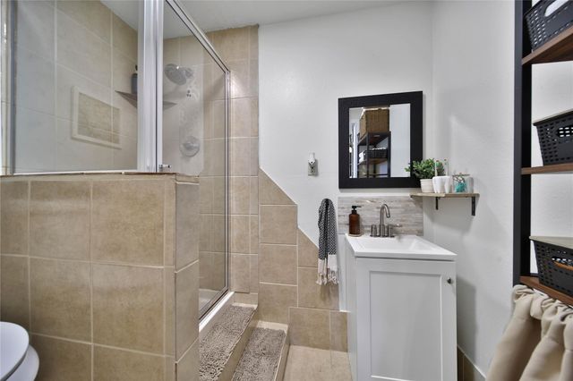 1800 Alvy Drive, La Porte, TX 77571