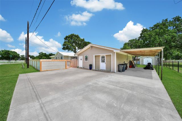 1800 Alvy Drive, La Porte, TX 77571
