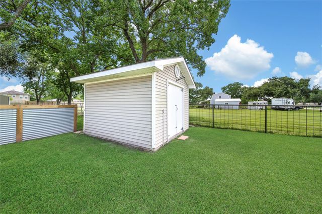 1800 Alvy Drive, La Porte, TX 77571
