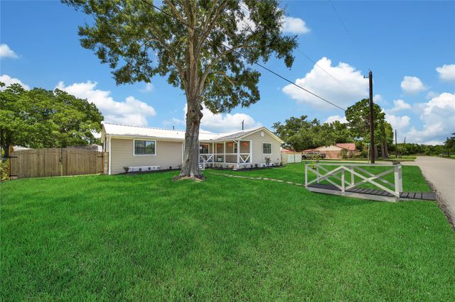 1800 Alvy Drive, La Porte, TX 77571
