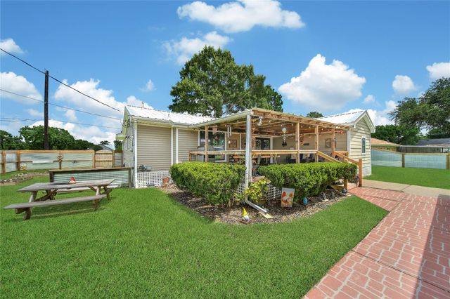 1800 Alvy Drive, La Porte, TX 77571
