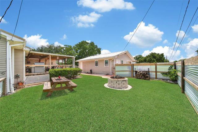 1800 Alvy Drive, La Porte, TX 77571