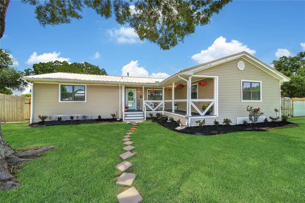 1800 Alvy Drive, La Porte, TX 77571