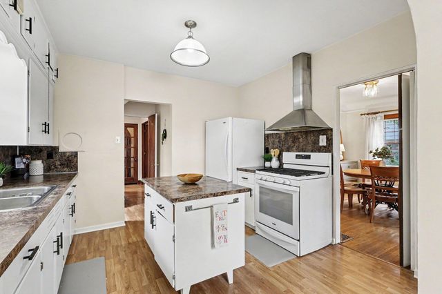 825 Oaklawn Street NE, Grand Rapids, MI 49505