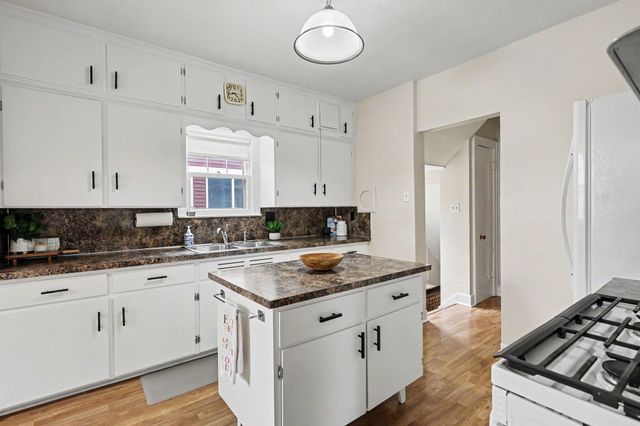 825 Oaklawn Street NE, Grand Rapids, MI 49505
