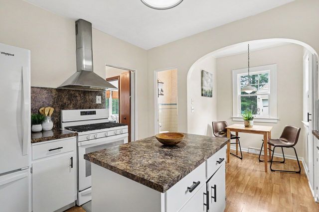 825 Oaklawn Street NE, Grand Rapids, MI 49505